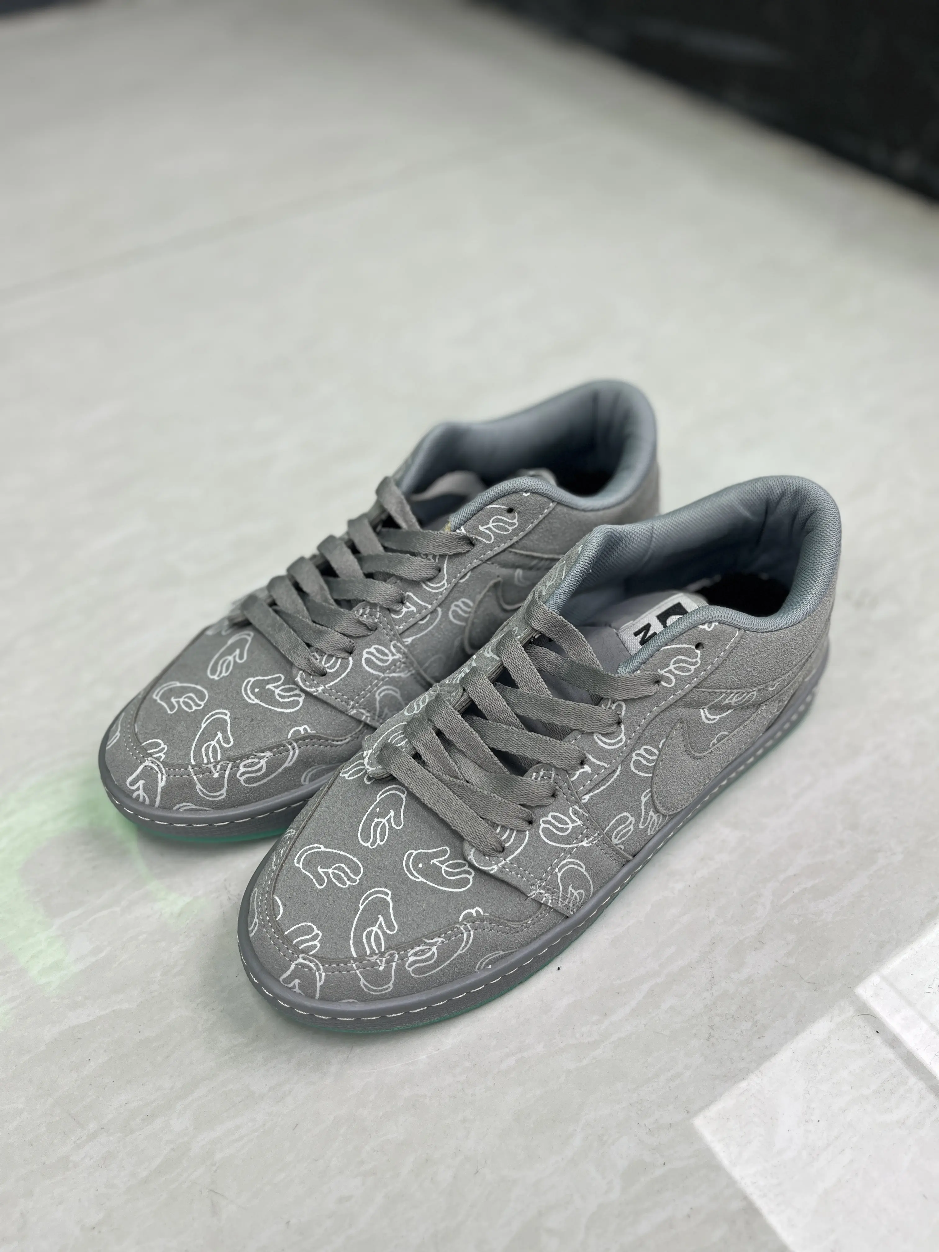 کفش جردن وان کاز طوسی