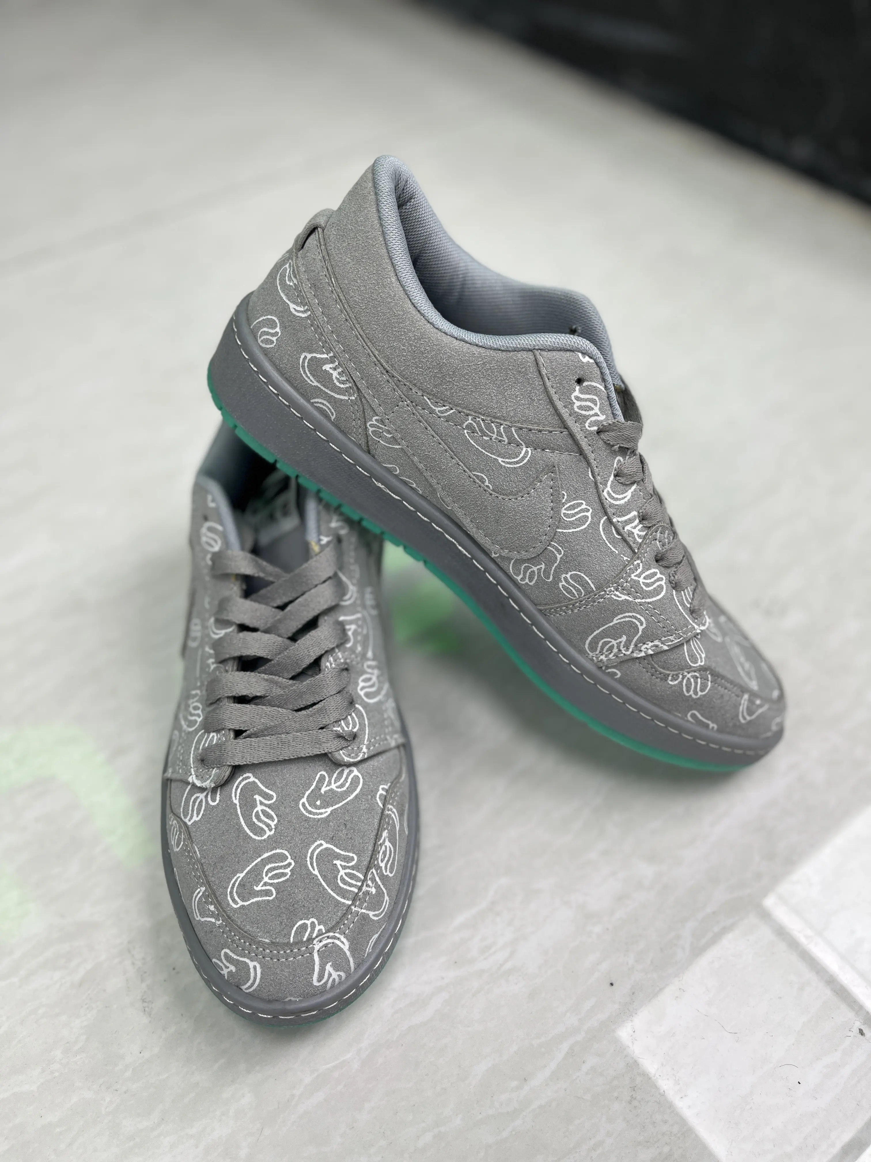 کفش جردن وان کاز طوسی